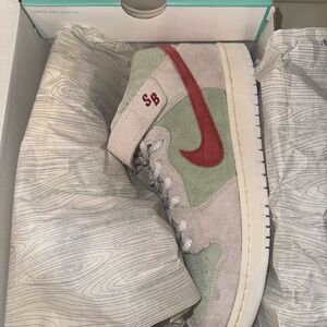 Nike SB Dunk Mid White Widow